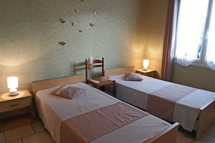 Gîte pour 4 personnes, avec jardin à Fontenoy-le-Château - 2