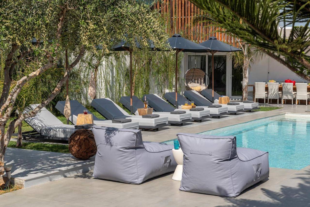 Appartement entier, Hypnosis Beachside Villa with Private Heated Pool in Région de la Canée
