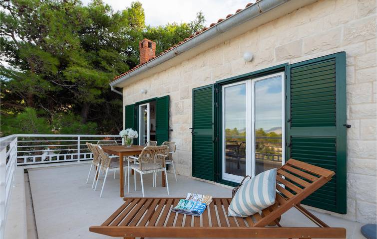 Ferienhaus für 8 Personen, mit Terrasse und Pool - 1