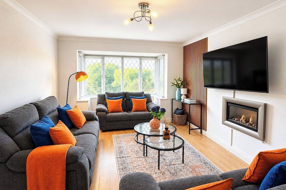4-Bed - Sleeps 8 - Games Room & Free Parking in Kettering, Northamptonshire