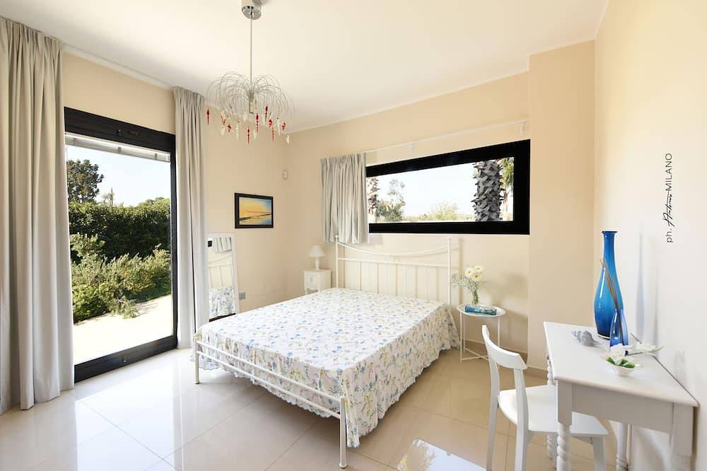 Vacances dans le Salento au total Relax, Villa avec grand jardin et piscine. in Alezio, Golfe de Tarente