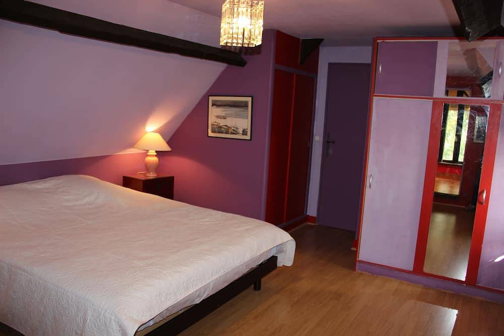 Encantadora casa de Normandía del siglo Xviii junto al río a 150 km de París in Broglie, Región de Bernay