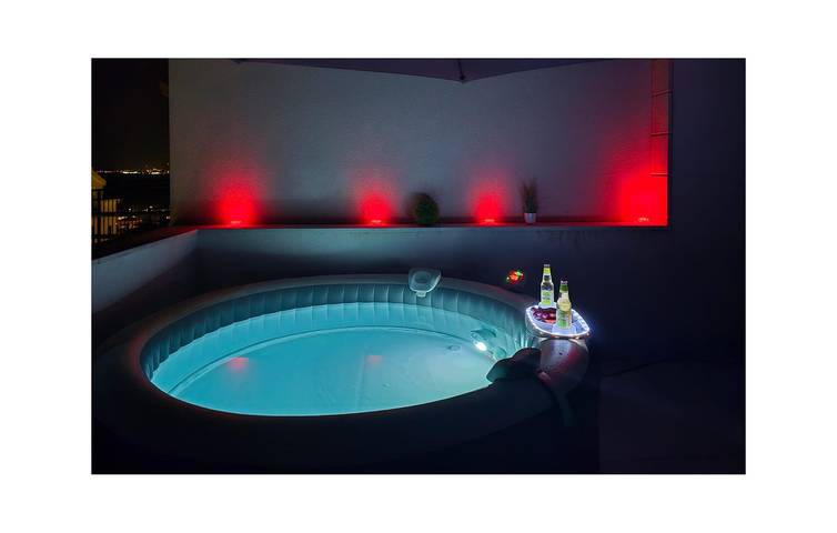 Apartamento vacacional entero, Apartamento frente al mar con terraza, wifi y cocina - A 600 m de la playa in Grljevac (Podstrana), Podstrana