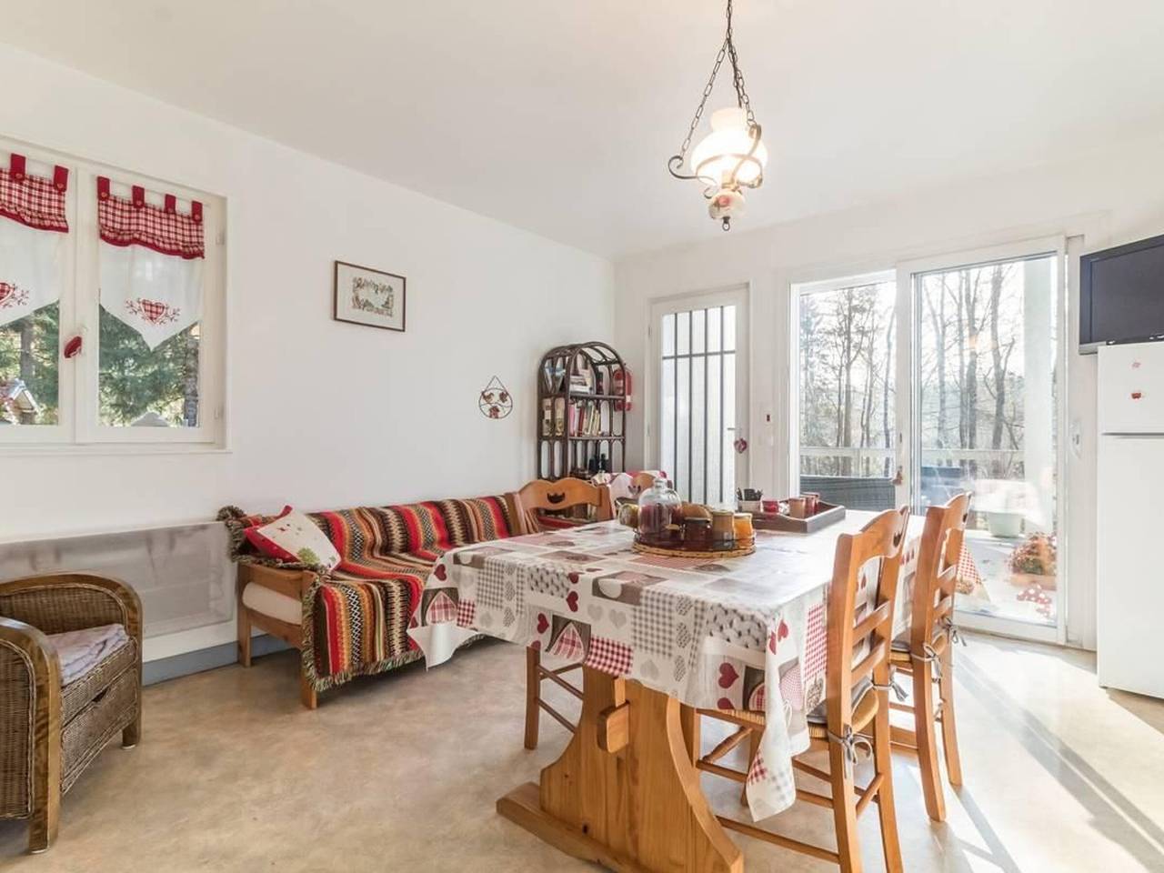 Forest chalet in Morvan: relaxation, kids, pets welcome in Champeau-en-Morvan, Montbard region