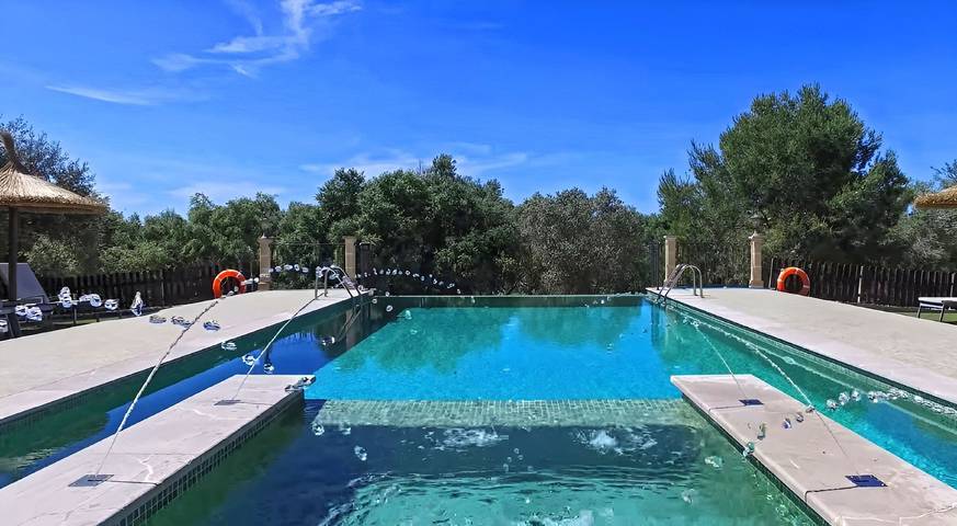 Country House 'Canova' with Mountain View, Wi-Fi and Air Conditioning in Ariany, Majorca Center