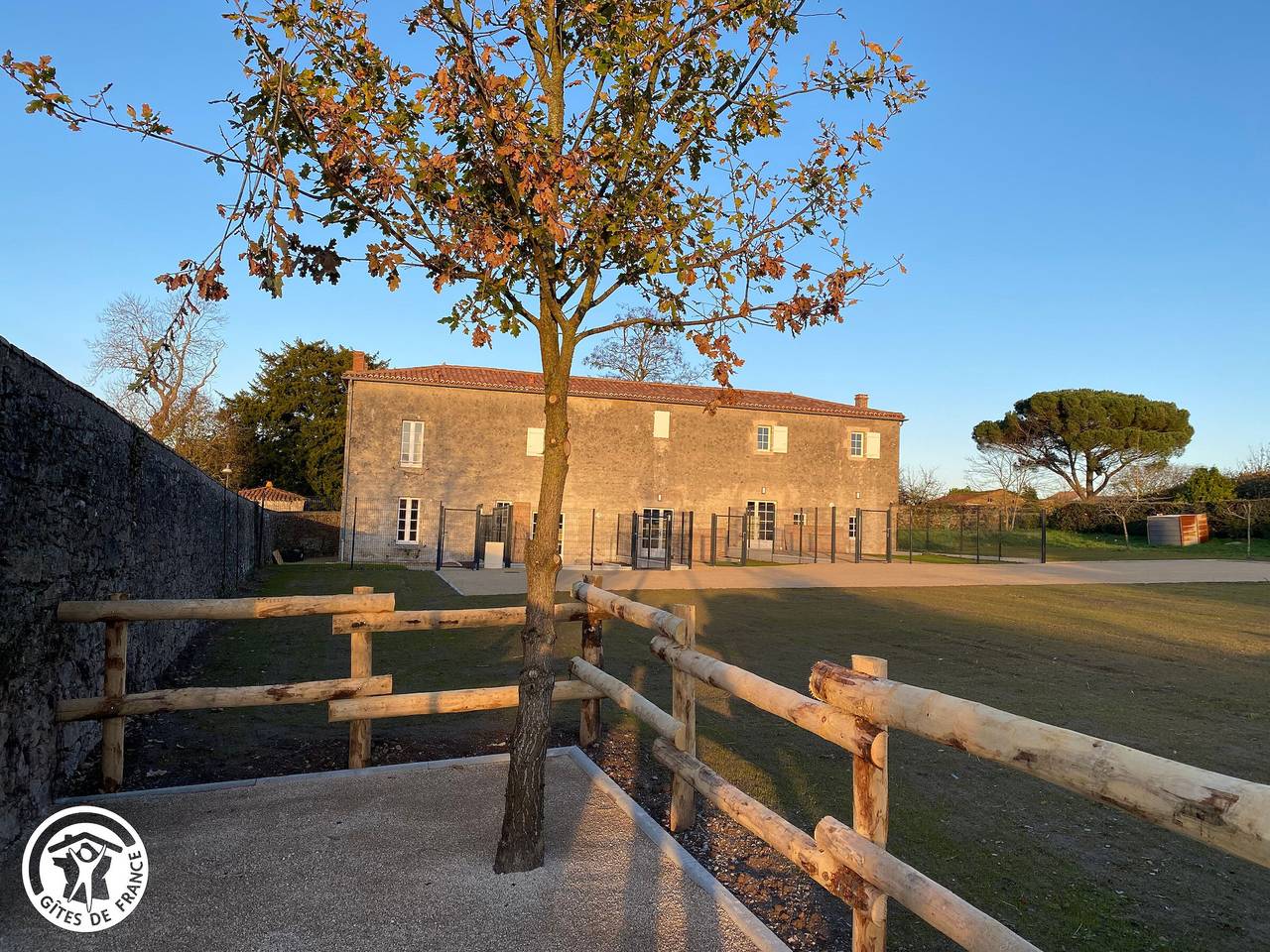 Charmant Gîte proche Puy du Fou avec parking in La Gaubretière, Vallée de la Loire