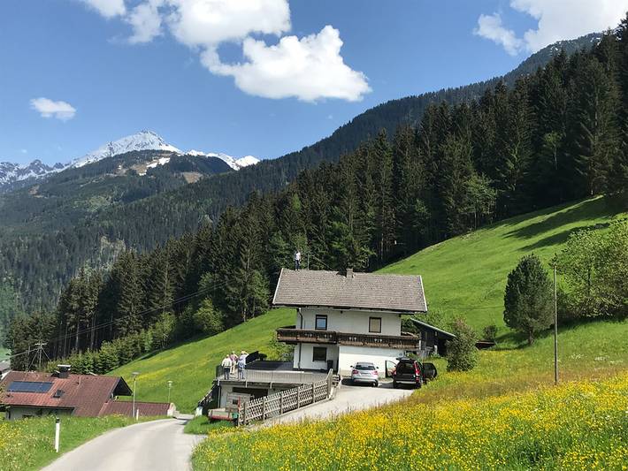 Ferienhaus für 13 Personen, mit Balkon und Terrasse sowie Ausblick in Finkenberg