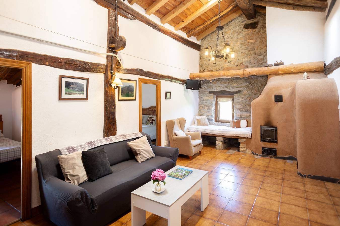 Finca 'Pagorriaga' mit Bergblick, Gemeinschaftsterrasse und Wi-Fi in Beasain, Gipuzkoa