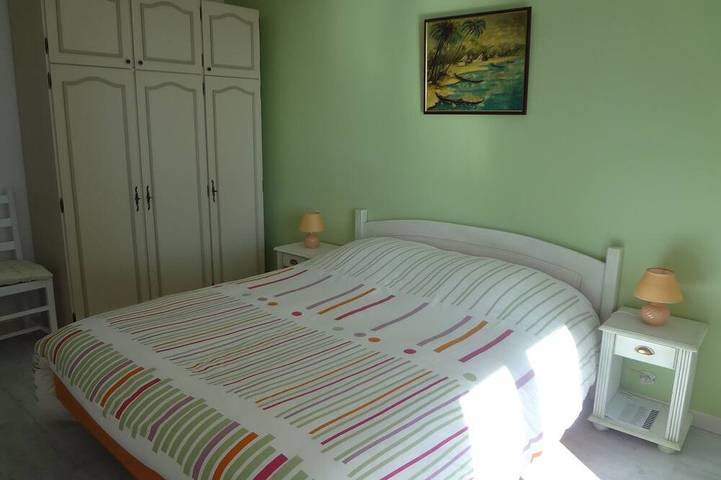 Gîte pour 5 personnes, avec balcon dans Office De Tourisme De Saint Cyr Sur Mer - 4