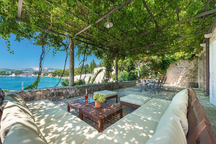 Villa pour 8 personnes, avec Terrasse ainsi que Jardin et Piscine à Mlini