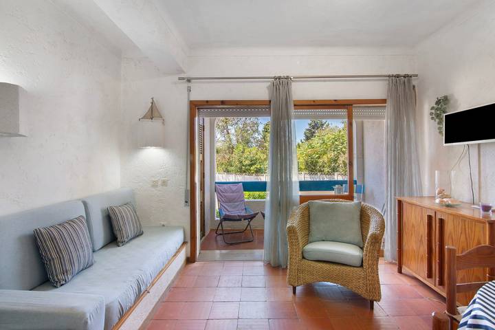 Ganze Wohnung, Ferienwohnung 'Santiago's House' mit Gemeinschaftsgarten, Balkon und Wi-Fi in Albufeira e Olhos de Água, Faro Distrikt