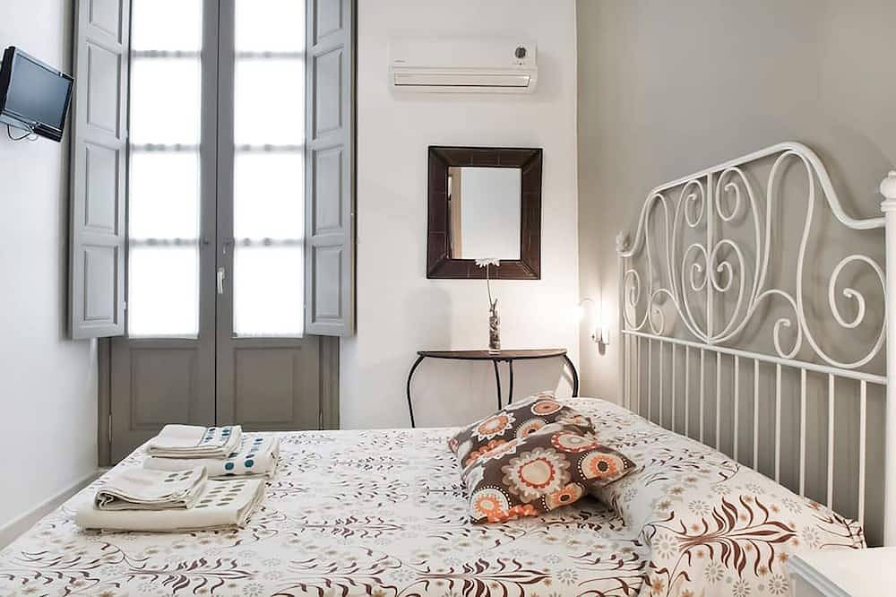 Entire apartment, Modern And Brigh Apartment Malaga Downtown in Malaga Centro Historico, Malaga