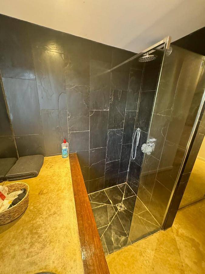 Location de vacances pour 12 personnes, avec terrasse ainsi que vue et piscine, animaux acceptés à Lalbenque - 2