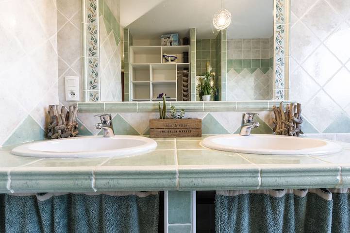 Location de vacances pour 8 personnes, avec jacuzzi et jardin à Plaissan - 4