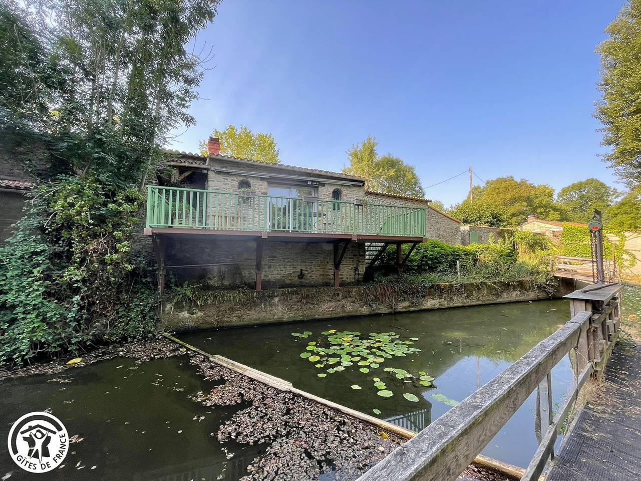 Ancien Moulin avec Terrasse et Cheminée, Saint-Vincent-Sterlanges in Saint-Vincent-Sterlanges, Vallée de la Loire