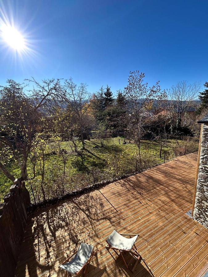 Gîte pour 10 personnes, avec vue ainsi que terrasse et jardin à Osséja - 4