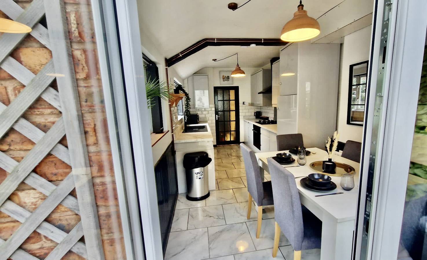 4 Bed House - Sleeps 8 - Garden - Parking - Wifi in Sandwell, Birmingham Area