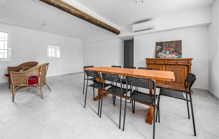 Gemütliche 115qm Wohnung: Parkplatz, AC, WiFi, Stadtzentrum & Restaurant in der Nähe! in Mouriès, Arles und Umgebung