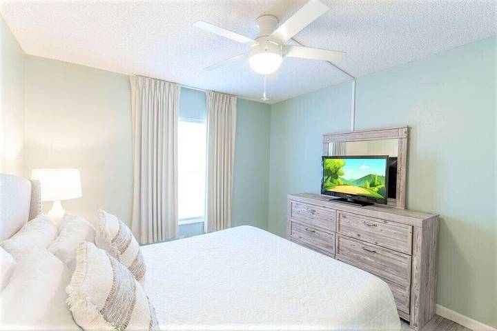 Vacation rental for 6 people, with sauna and hot tub as well as pool and balcony in Cape Canaveral