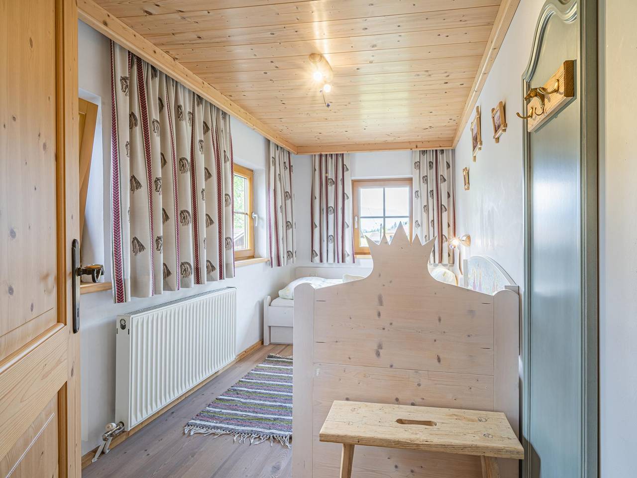 Geheel appartement, Vakantiewoning op boerderij met balkon in Brixen im Thale, Kitzbüheler Alpen