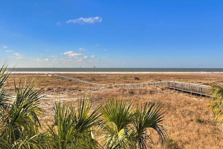 Vacation rental for 8 people, with sauna and balcony as well as pool and hot tub in Dauphin Island