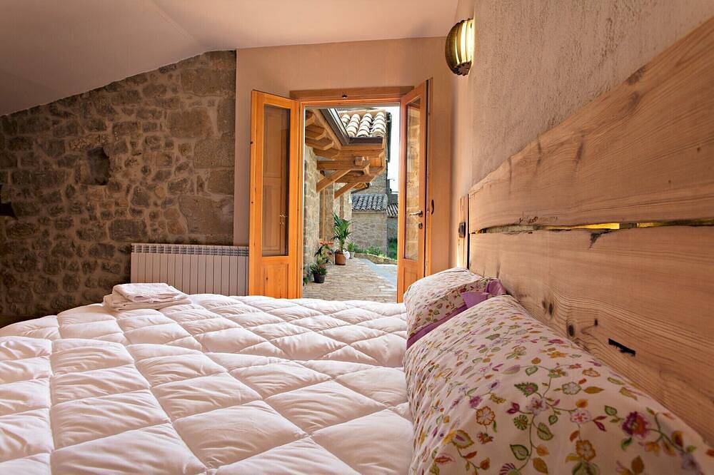 Casa de Baronia - Luxurious, private villa with lovely pool in Oliola, Noguera