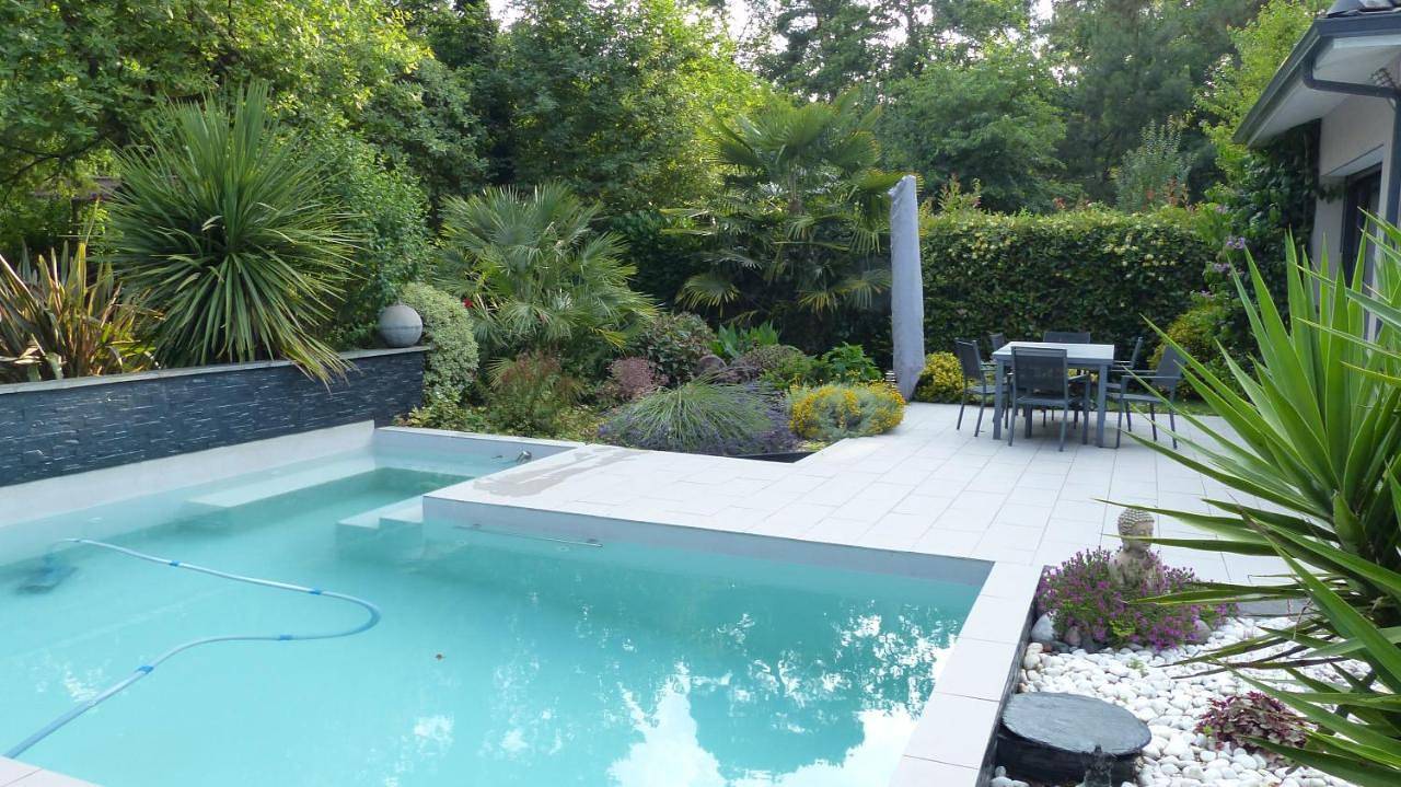 Villa standing piscine privée en écrin de verdure in Mérignac, Région de Bordeaux