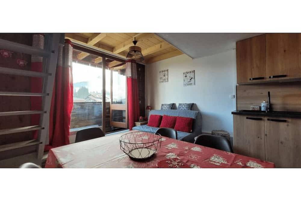 Geheel appartement, Ski-in/ski-out • 3 bedrooms • Mont Blanc view • Comfort & charm in Le Praz de Lys, Taninges
