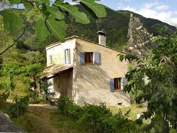 Gîte pour 6 personnes, avec jardin et vue, animaux acceptés à Entrevaux