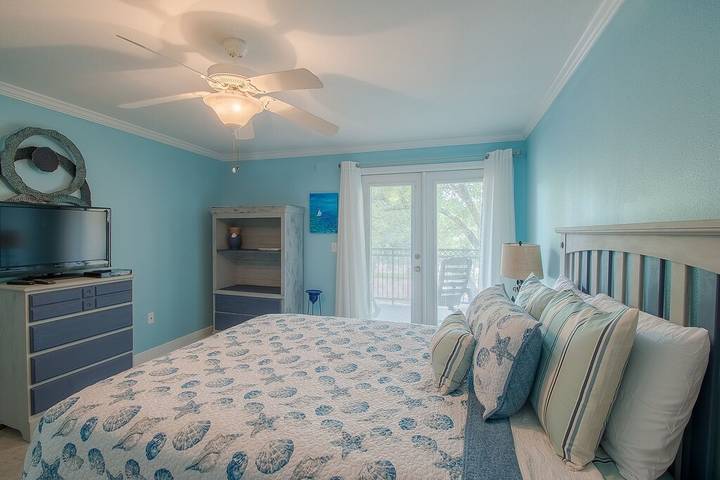 Vacation rental for 4 people, with pool and yard as well as balcony in Biloxi