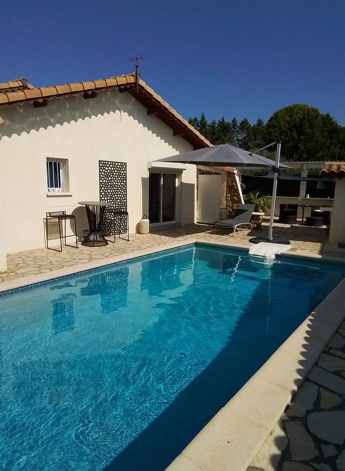 Chambre d’hôte pour 2 personnes, avec piscine et terrasse