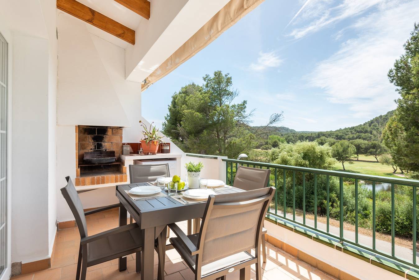 Apartamento Dos Geckos: piscina compartida, Wi-Fi y aire acondicionado in Son Parc, Es Mercadal