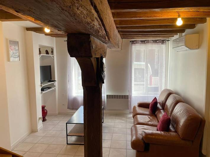 Location de vacances pour 8 personnes, avec Terrasse et Jardin à Arquian
