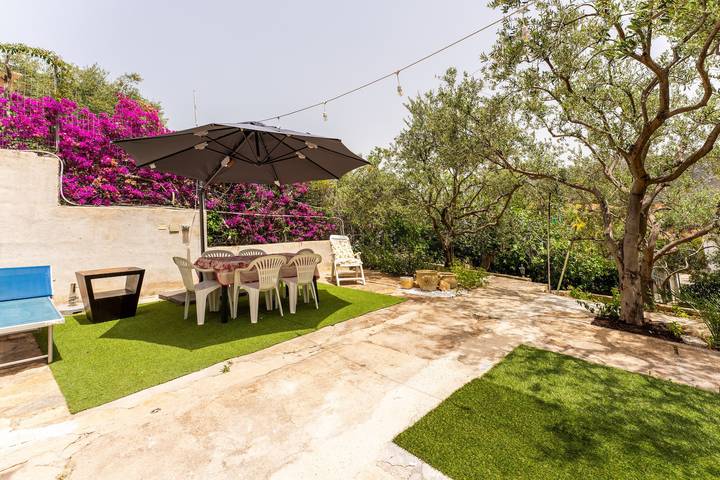 Ferienhaus 'Villetta Degli Ulivi' mit privater Terrasse, privatem Garten und Klimaanlage in Solanas, Comune di Sinnai