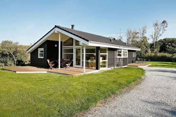 Ferienhaus für 8 Personen, mit Pool und Sauna sowie Terrasse, mit Haustier in Kærgården