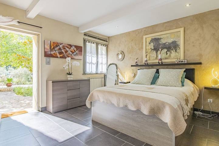 Location de vacances pour 8 personnes, avec Balcon/Terrasse ainsi que Jardin et Piscine à Le Barroux - 2