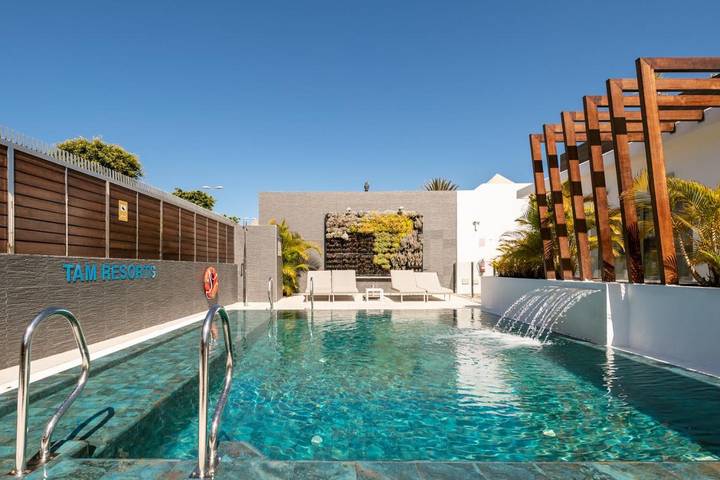 Hôtel pour 4 personnes, avec vue ainsi que jardin et piscine
