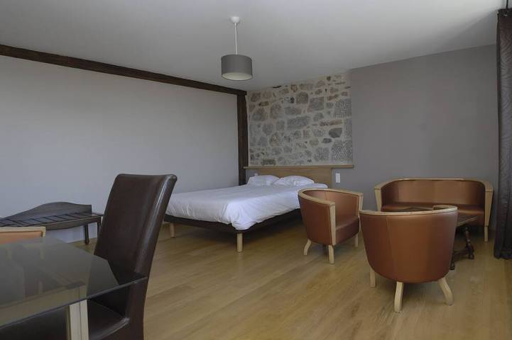 Gîte pour 14 personnes, avec jardin, animaux acceptés à Soulages-Bonneval - 3