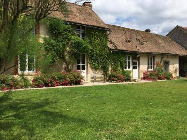 Chambre d’hôte pour 4 personnes, avec jardin ainsi que piscine et vue à Fontaine-sur-Ay