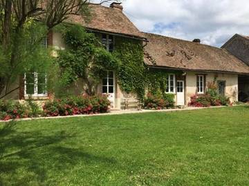 Chambre d’hôte pour 4 personnes, avec vue ainsi que jardin et piscine à Fontaine-sur-Ay
