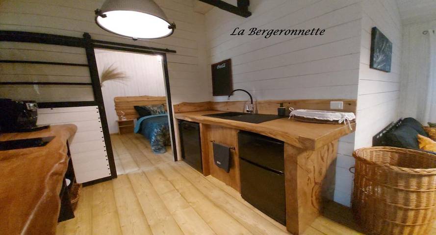 Chalet pour 4 personnes, avec vue ainsi que piscine et terrasse