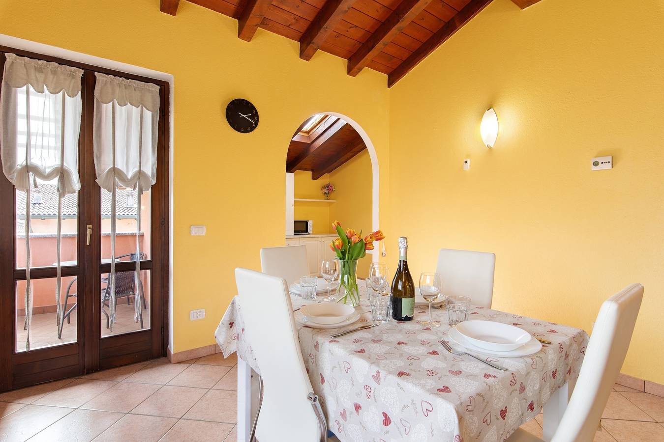 Entspannende Dachwohnung mit Bergblick, privater Terrasse und Wlan in Casasco d'Intelvi, Centro Valle Intelvi