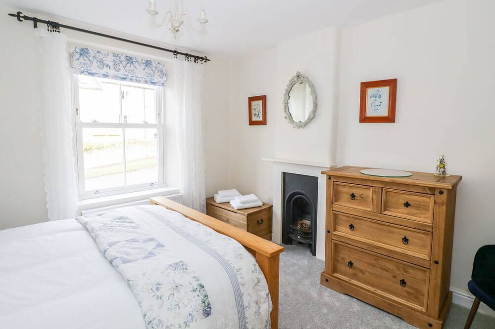 Victoria Cottage, pet friendly, with open fire in Chipping Norton in Chipping Norton, Oxfordshire