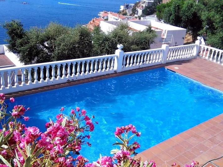 Maison de vacances pour 4 personnes, avec piscine et jardin dans Canyelles Petites