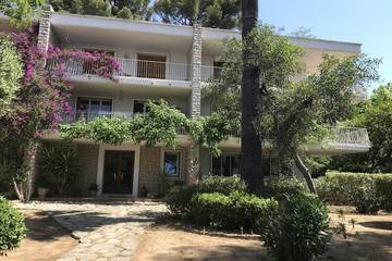 Gîte pour 5 personnes, avec terrasse et jacuzzi dans Office De Tourisme De Saint Cyr Sur Mer