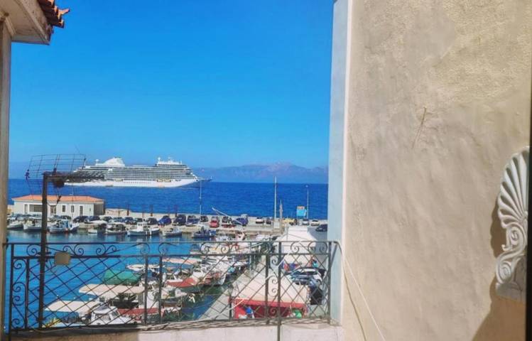 Gîte pour 4 personnes, avec terrasse et vue dans Gytheion
