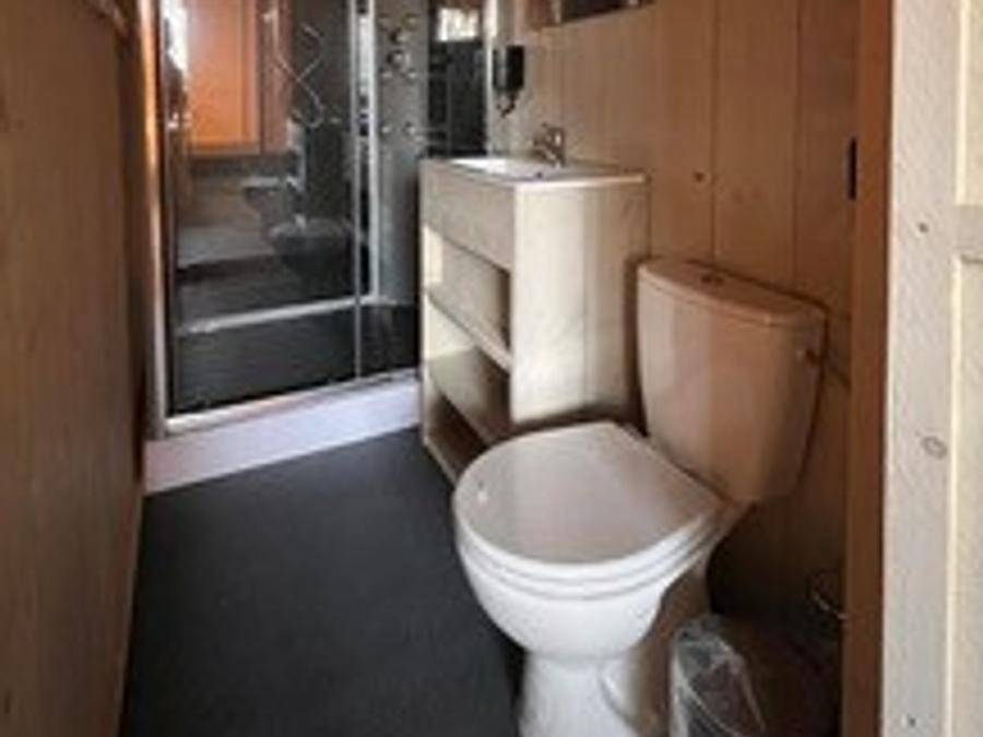 Camping le Pont de Mazerat - Tente en toile et en bois 4 personnes - New 2023 Lodge Safari : une tente esprit glamping avec sanitaire et grande terrasse in Tamniès, Périgord Noir