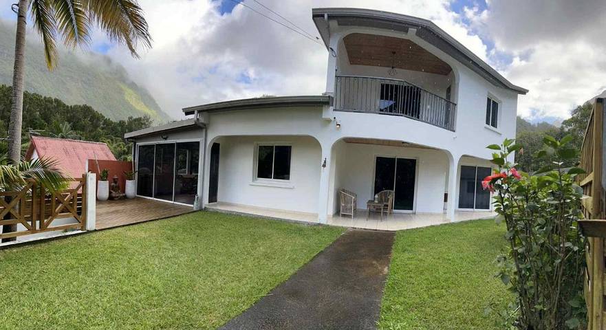 Villa pour 13 personnes, avec vue ainsi que terrasse et jardin