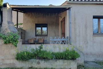 Gîte pour 3 personnes, avec terrasse à Aregno