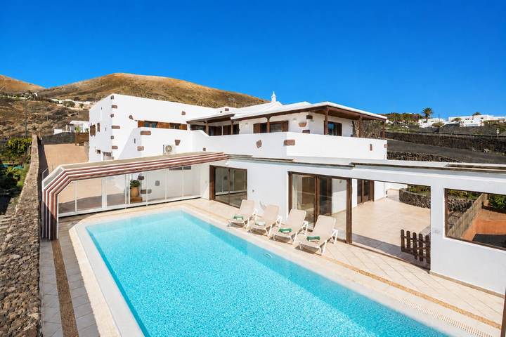Ferienhaus für 8 Personen, mit Balkon und Terrasse